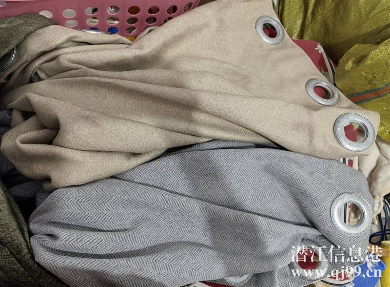 落地窗簾遮光隔音。